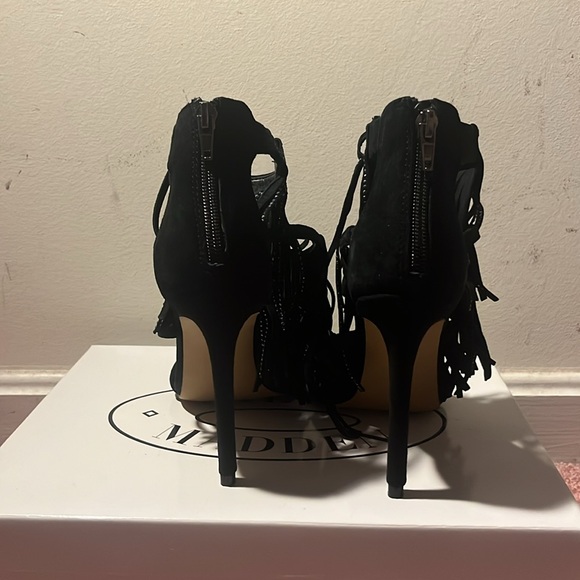 Steve Madden Fringly Black Suede Fringe Strappy Size 8.5 Never worn. - Picture 3 of 7